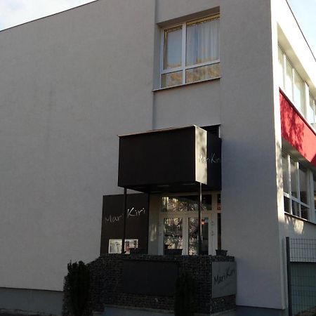 Mari Kiri Penzion Bratislava Luaran gambar
