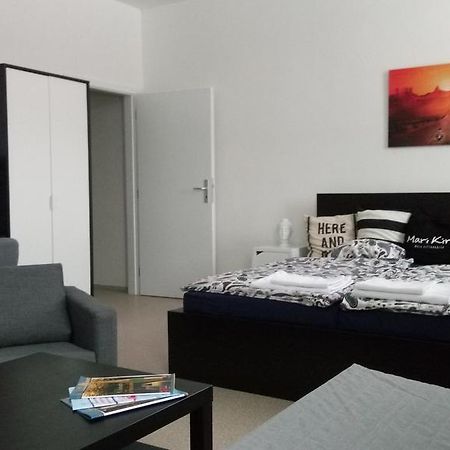 Mari Kiri Penzion Bratislava Luaran gambar