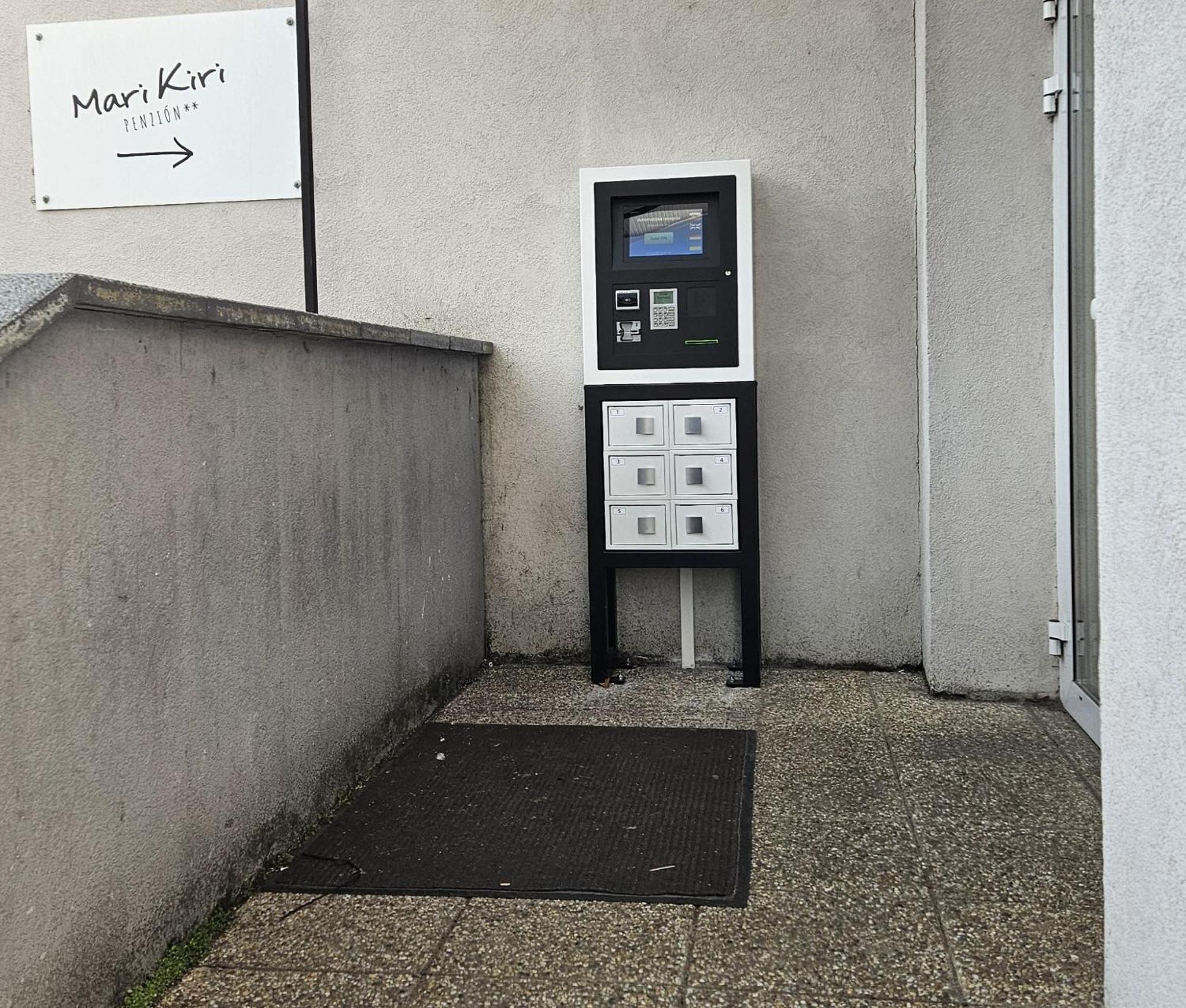 Mari Kiri Penzion Bratislava Luaran gambar